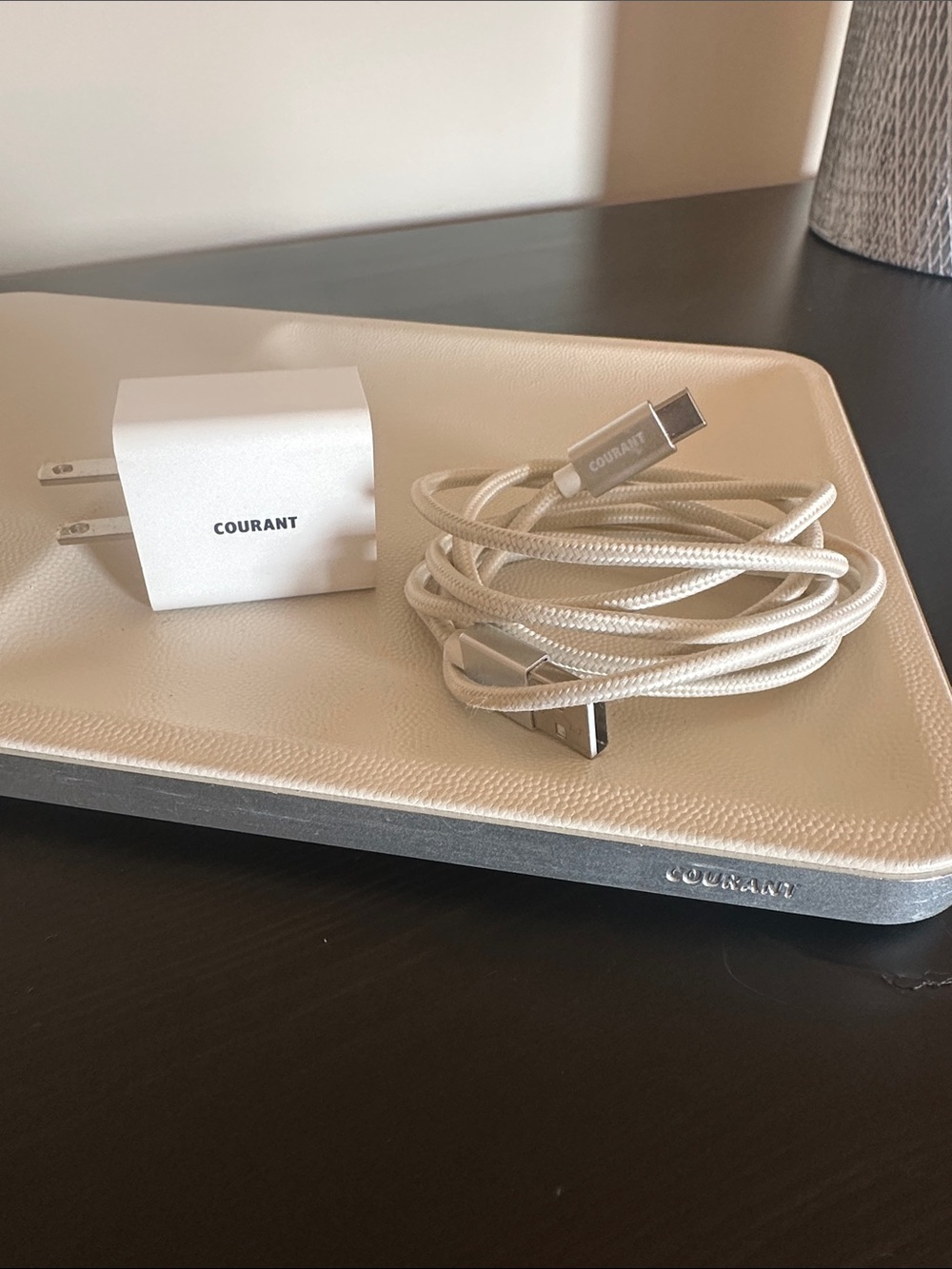 Courant CATCH 3 Wireless Charging Station